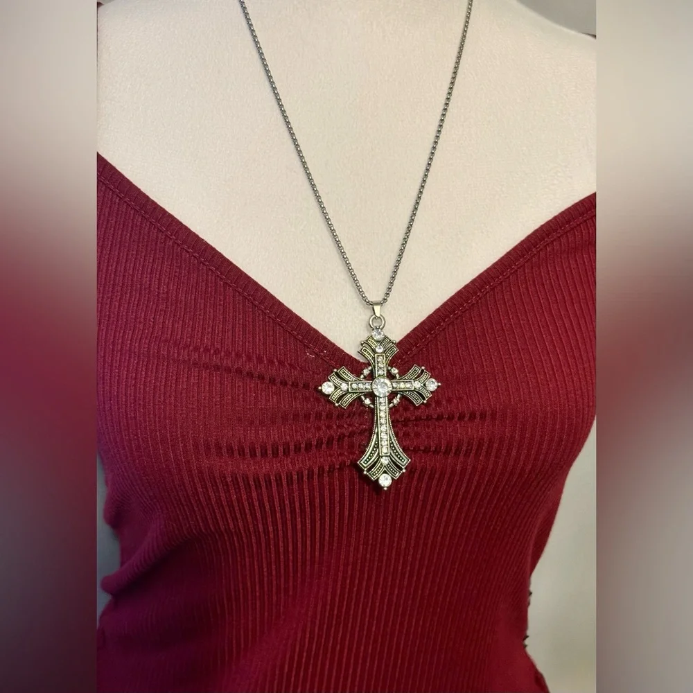 Vintage Style Statement Silver Tone Cross Pendant Necklace - Picture 4 of 8